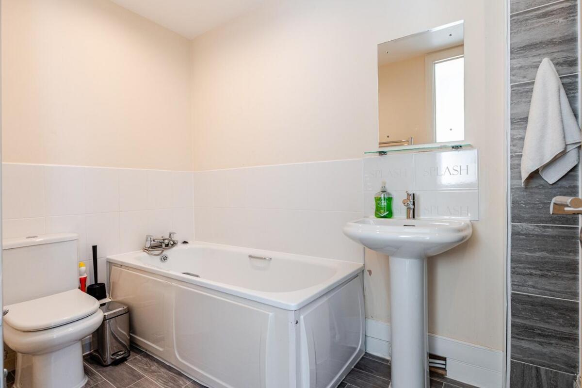 Comfortable 3-Storey House With Free Car Parking Mánchester Exterior foto